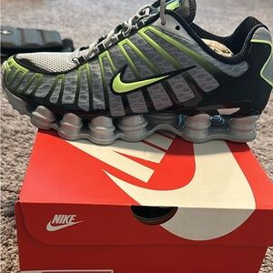 Nike Men’s Athletic Shoes Gray and Neon Green